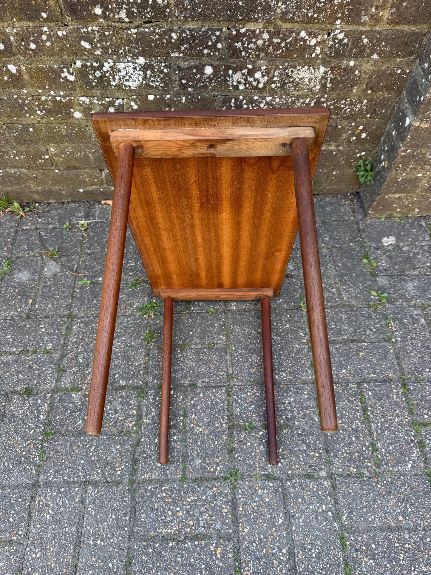 Vintage retro wooden table with tapered legs and lovely wooden surface; plant stand, lamp table, end table (59cm x 43cm x 34cm)