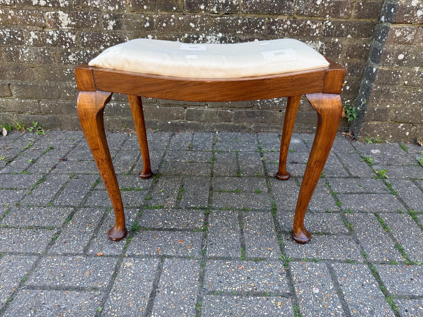 Mahogany vintage Queen Anne style cabriole leg vanity stool with upholstered seat