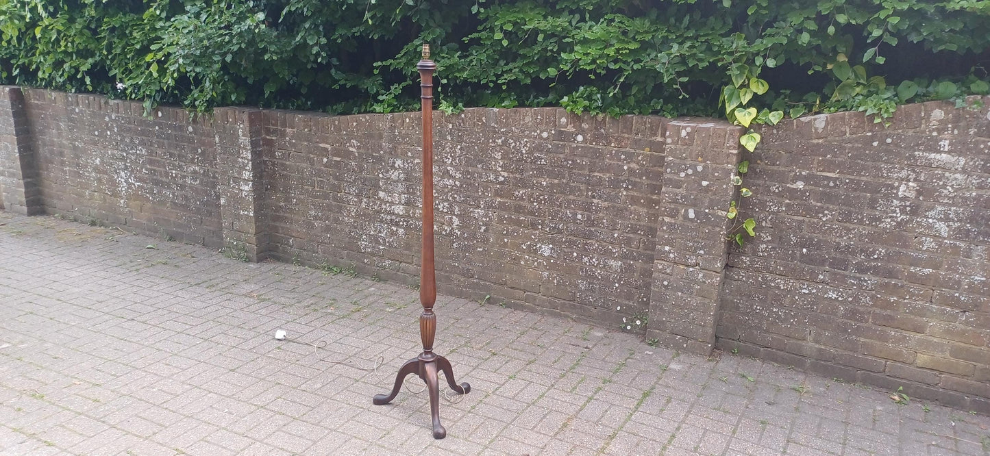 Vintage Mahogany Turned Column Floor Standard Lamp Working Order Traditional Style VGC FREE HAND Delivery Working Order and Pat Tested