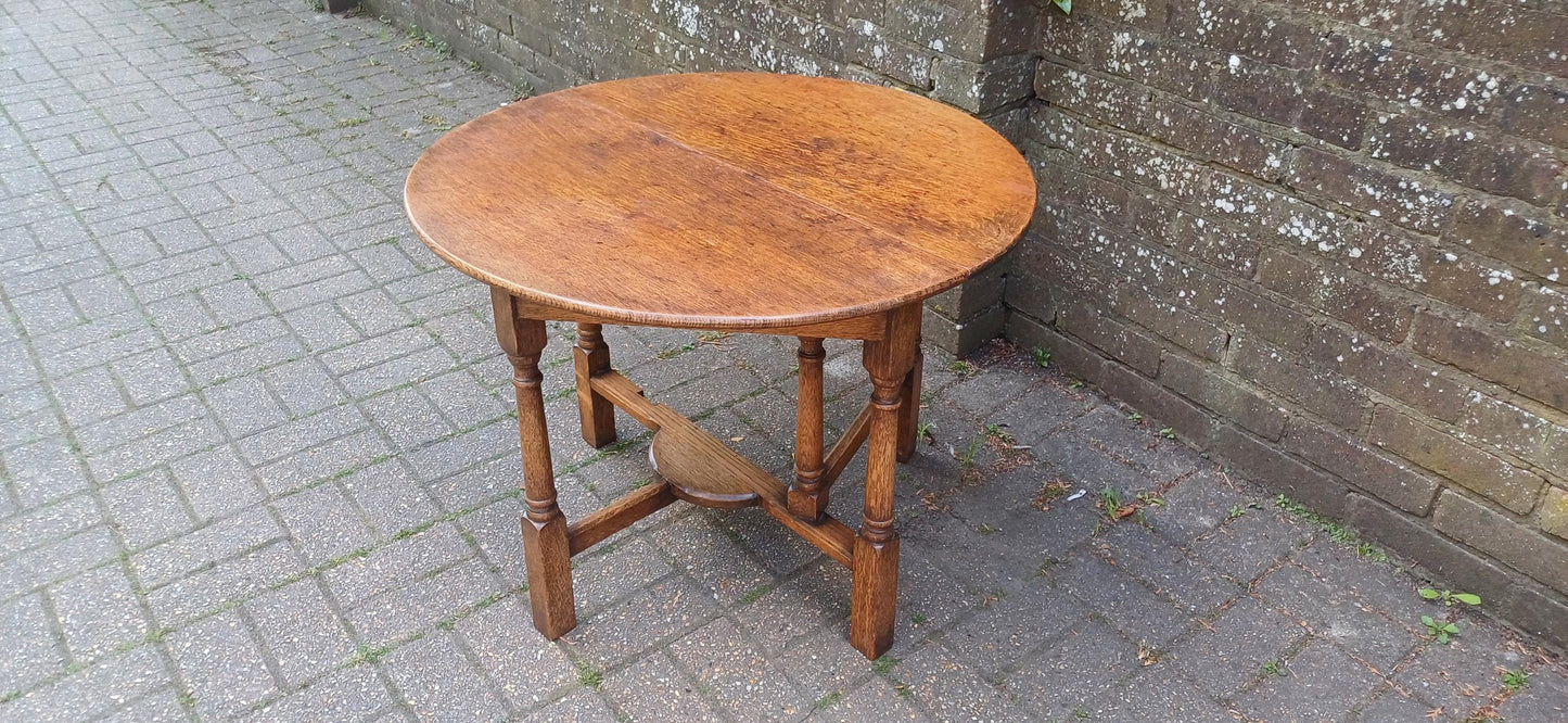 Rare Antique Oak Gate Leg Table – 1920s Drop Leaf Side Table – Jacobean Revival Coffee or Games Table Compact & Versatile FREE HAND Delivery