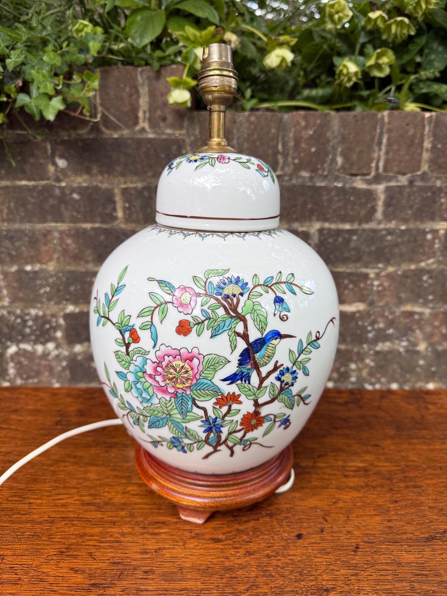 Vintage Oriental Style Porcelain 1970s Lamp, Floral Chinoiserie Table Lamp with Wooden Base, Hand-Painted, Working