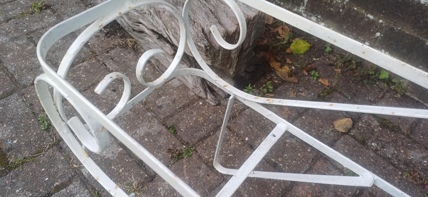 Vintage Retro 50s 60s White Wrought Iron Plant Stand with Green Tray – Shabby Chic Garden Display Rack – French Scroll Patio Planter Holder