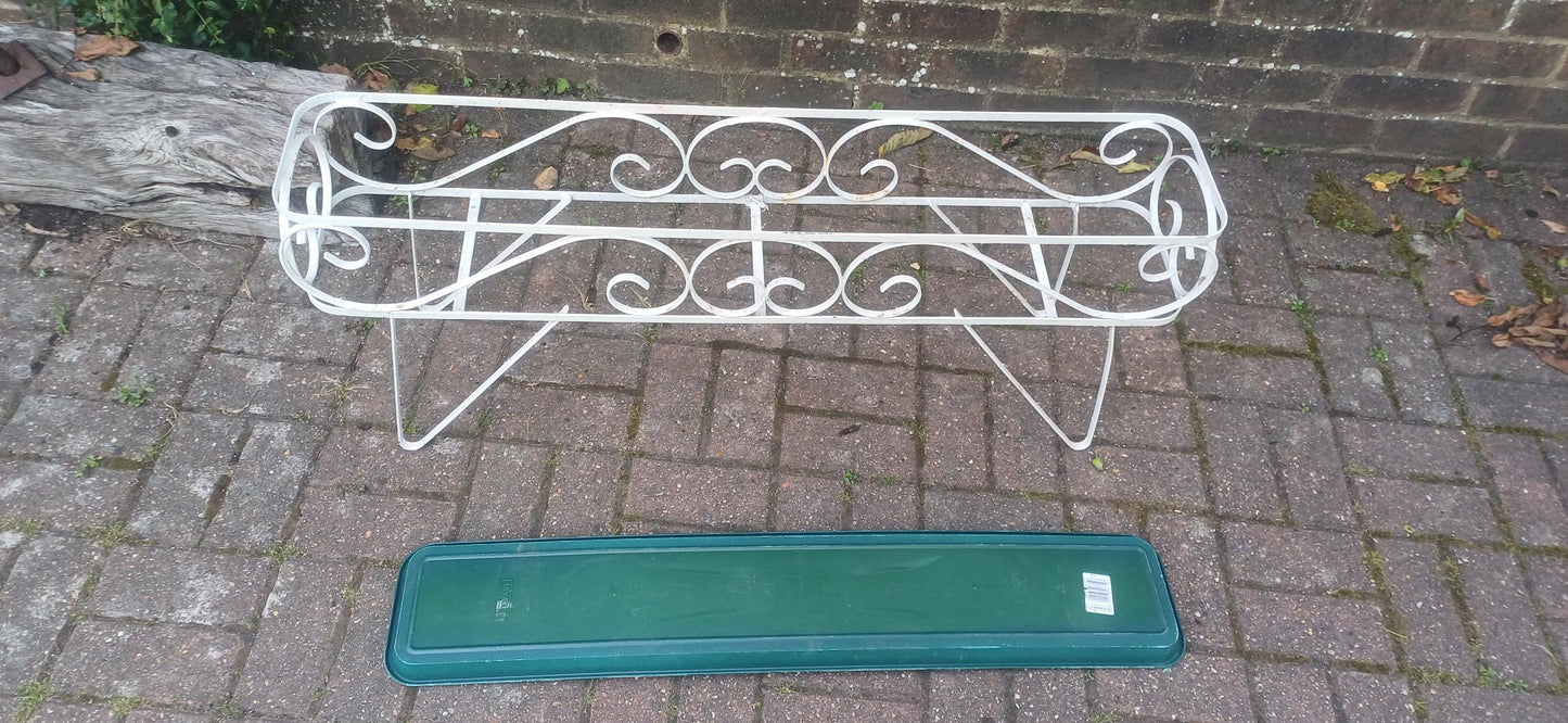 Vintage Retro 50s 60s White Wrought Iron Plant Stand with Green Tray – Shabby Chic Garden Display Rack – French Scroll Patio Planter Holder
