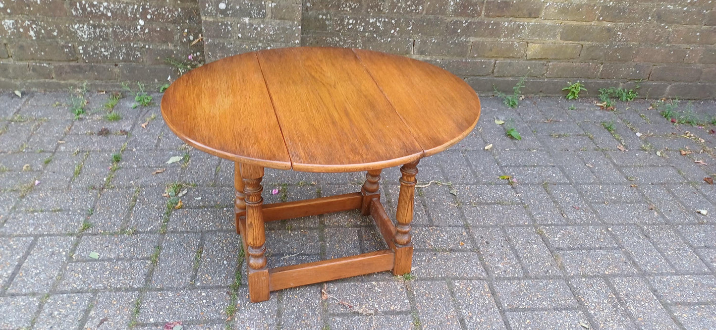 Vintage Oak Gateleg Drop Leaf Occasional Table | Traditional English Rustic Solid Wood Side Table | Turned Legs Folding Table