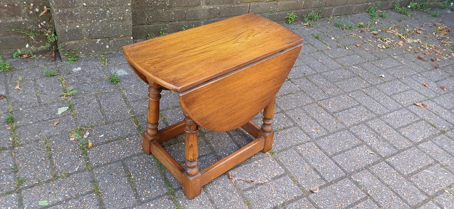 Vintage Oak Gateleg Drop Leaf Occasional Table | Traditional English Rustic Solid Wood Side Table | Turned Legs Folding Table