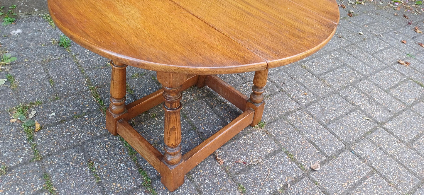 Vintage Oak Gateleg Drop Leaf Occasional Table | Traditional English Rustic Solid Wood Side Table | Turned Legs Folding Table