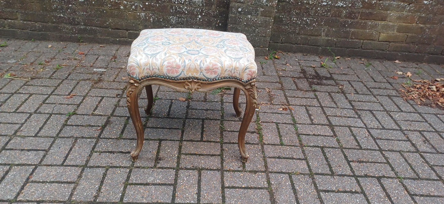 Vintage French Louis XV Style Dressing Stool – Gilt Carved Frame with Cabriole Legs and Tapestry Upholstery, Shabby Chic Vanity Seat c.1940s