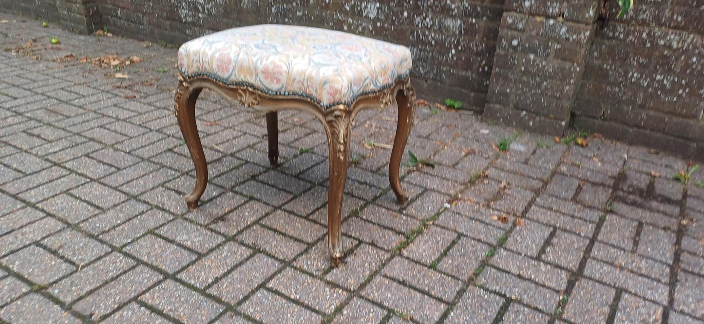 Vintage French Louis XV Style Dressing Stool – Gilt Carved Frame with Cabriole Legs and Tapestry Upholstery, Shabby Chic Vanity Seat c.1940s
