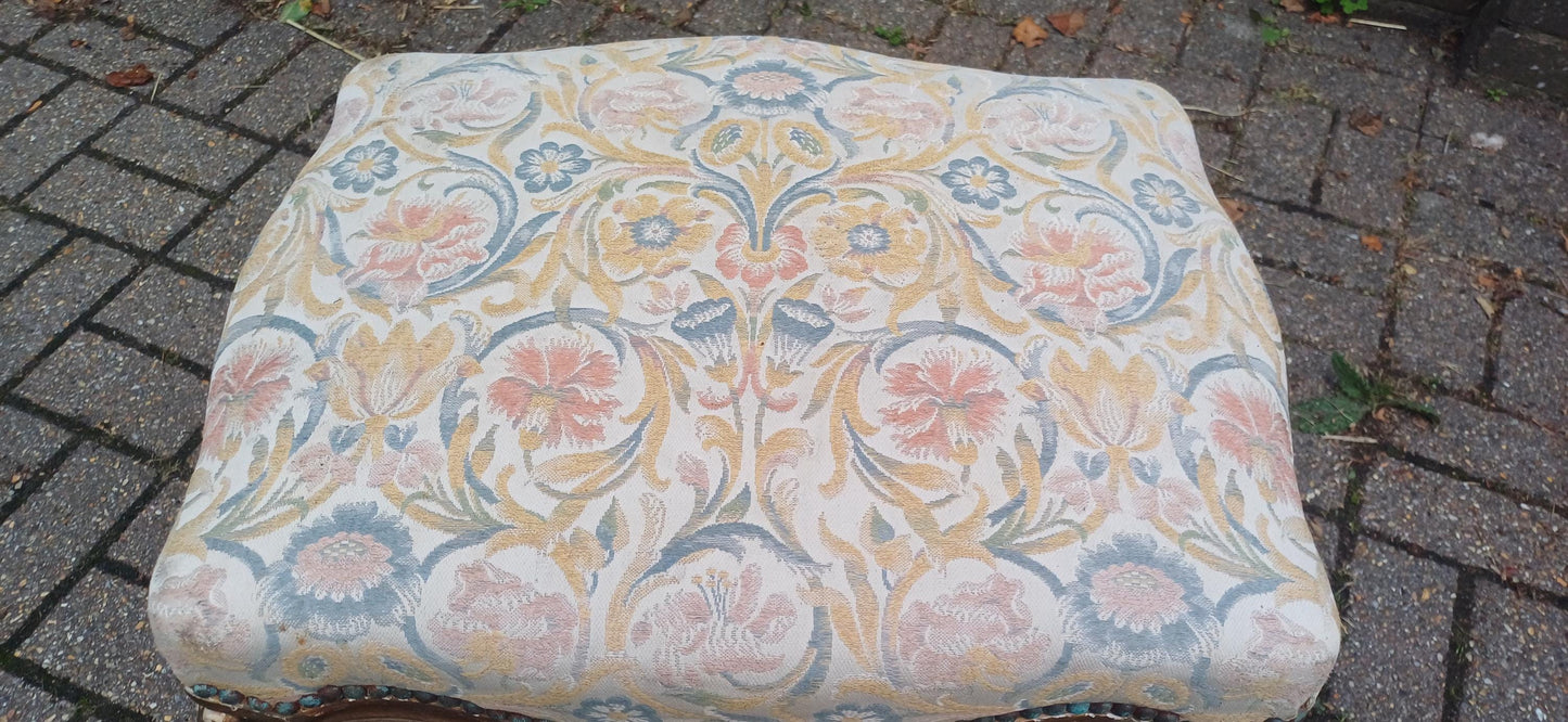 Vintage French Louis XV Style Dressing Stool – Gilt Carved Frame with Cabriole Legs and Tapestry Upholstery, Shabby Chic Vanity Seat c.1940s
