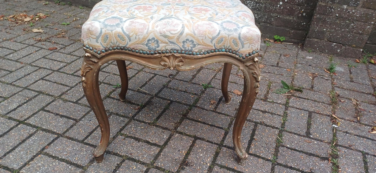 Vintage French Louis XV Style Dressing Stool – Gilt Carved Frame with Cabriole Legs and Tapestry Upholstery, Shabby Chic Vanity Seat c.1940s