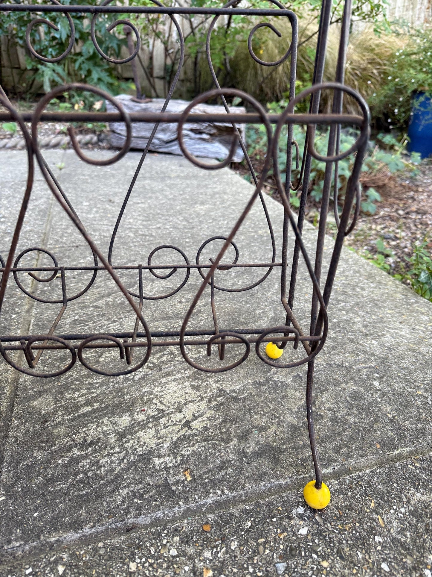 Vintage 1950s Wire Magazine Rack – Mid-Century Scrollwork Storage Stand with original Yellow Feet & Handle, vintage storage rack - towels?
