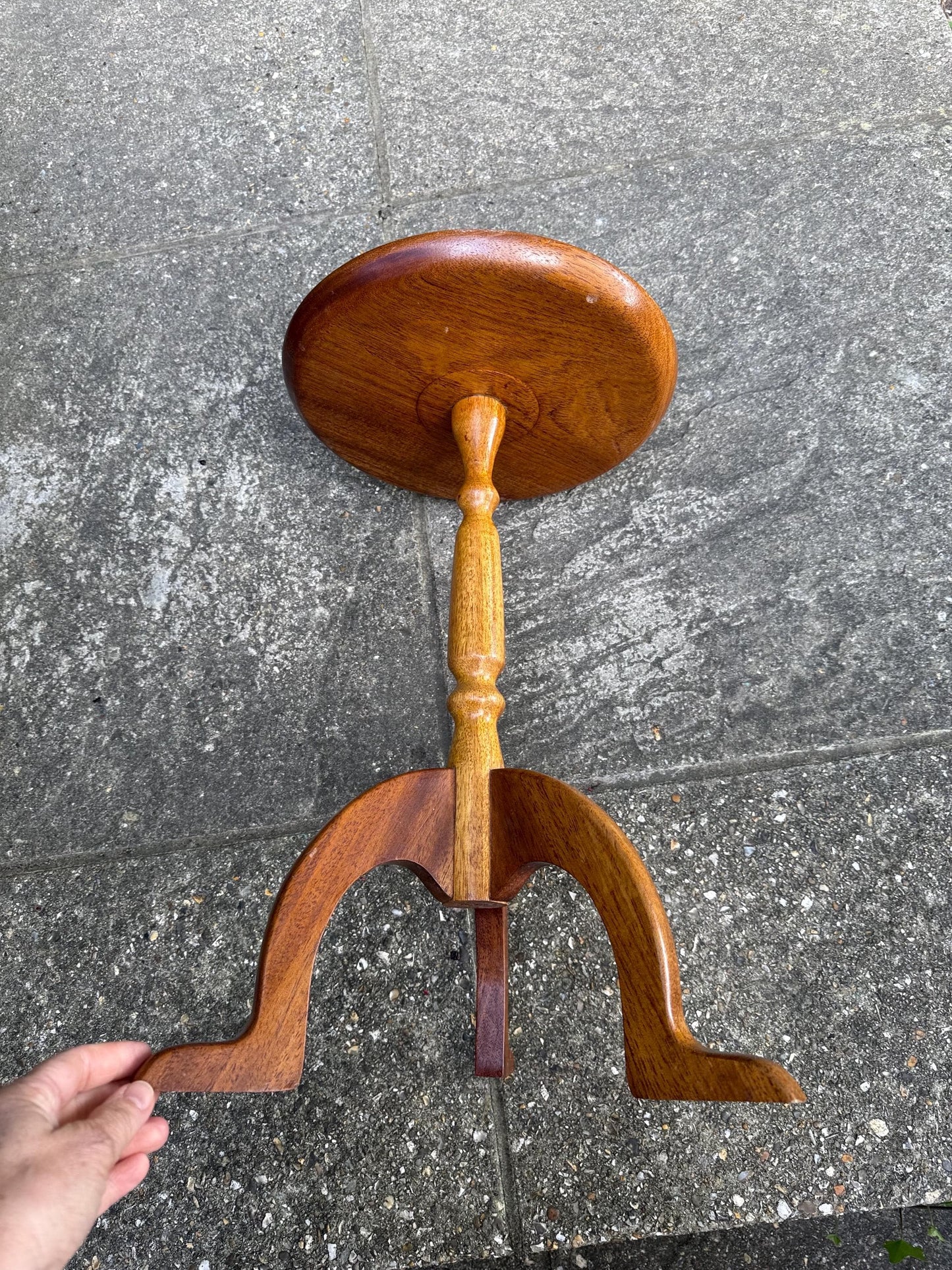 Charming Vintage Round Tripod Side Table – Solid Wood Occasional Table, Antique Style Plant Stand or Lamp Table, Wine Table
