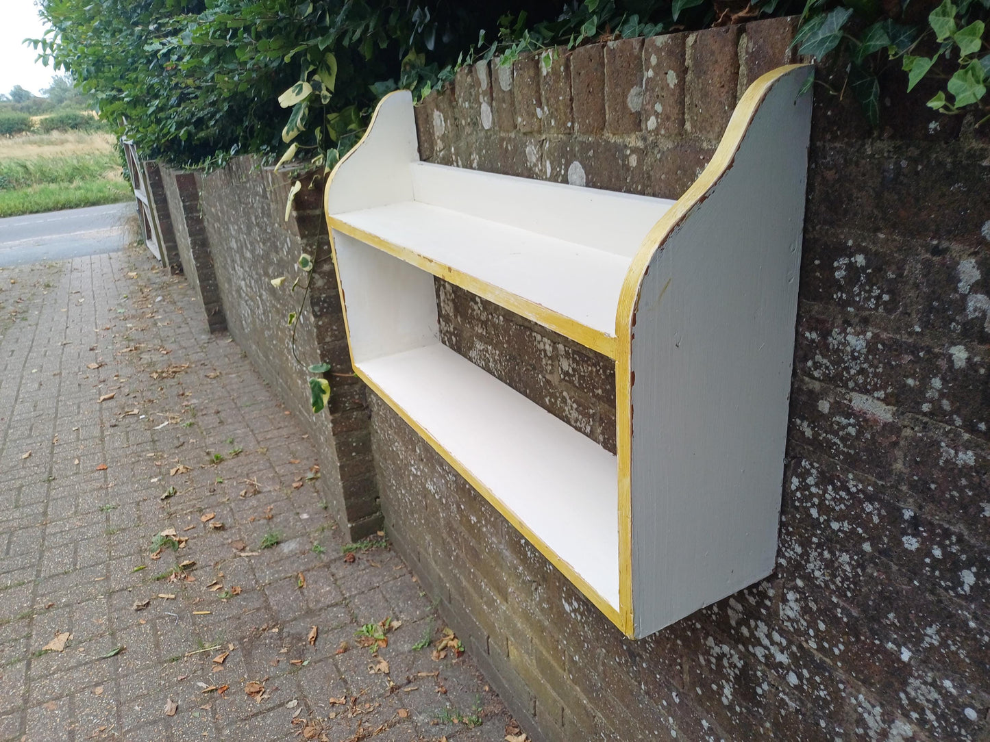 Hand Painted Wooden Vintage Wall Shelf Farrow & Ball Wimborne White with Gold Trim Shabby Chic Bookshelf Wall Mounted Open Storage Display