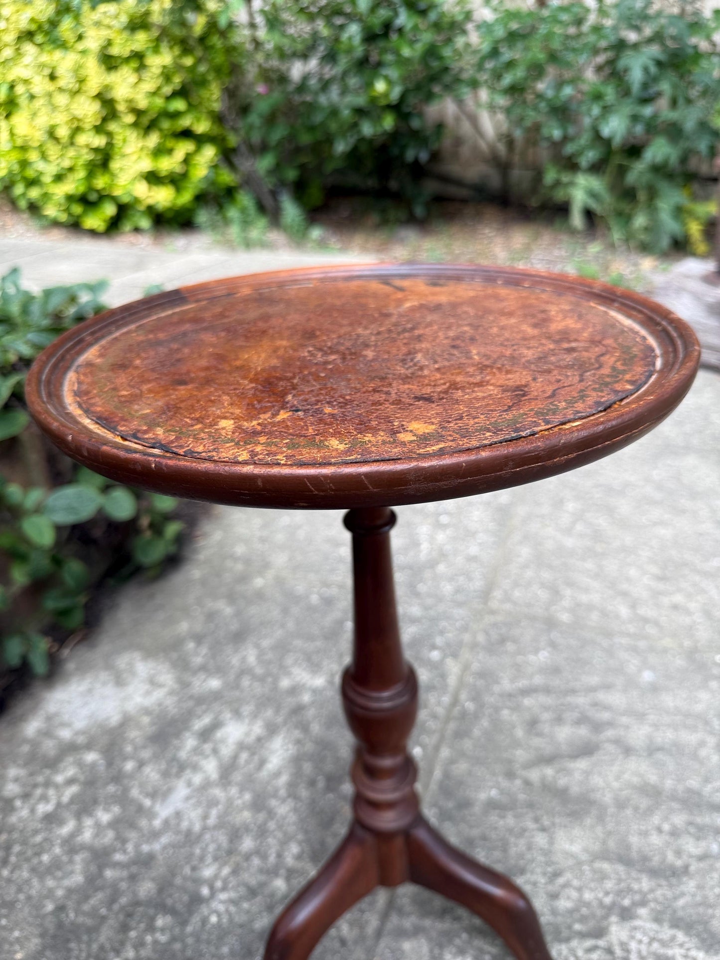 Shabby Vintage Wine Table, Round Tripod Side Table with Leather Inlay, Rustic Patina, upcycle project, Country House Style