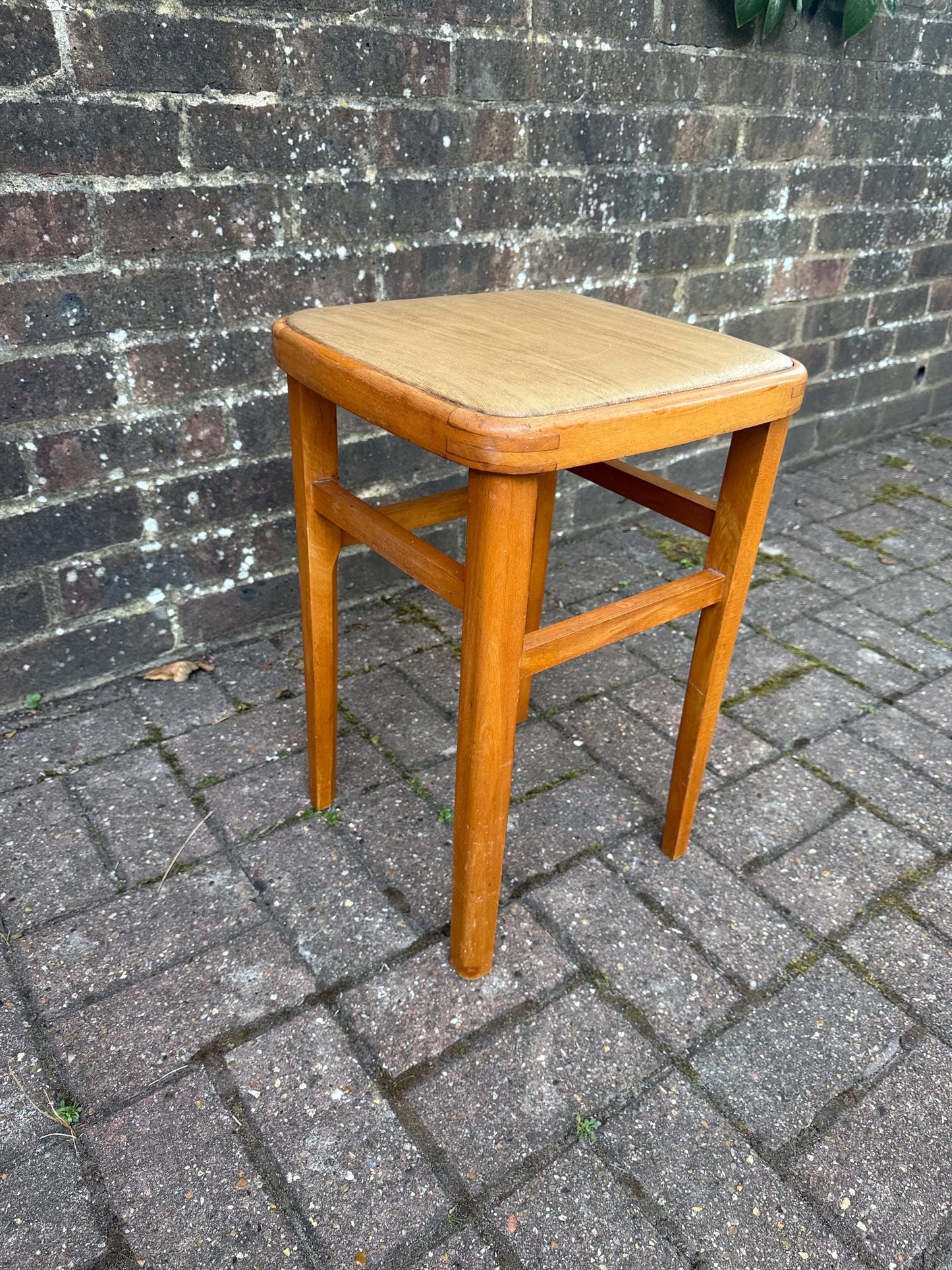 Vintage Retro Vinyl Top Wooden Stool – Retro 1960s 1970s Kitchen or Utility Seat, Wipe-Clean Square Padded Top, Compact Design, Retro stool