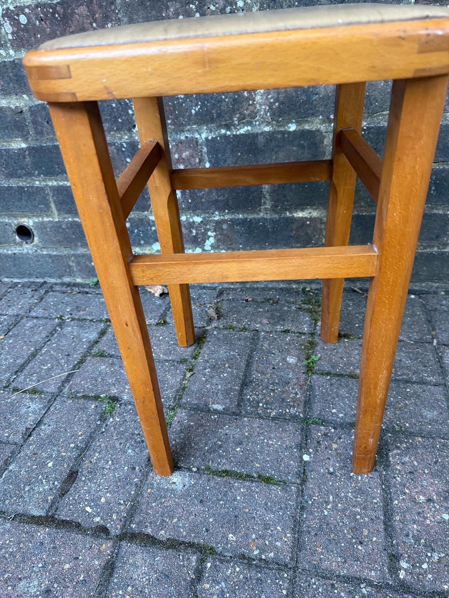 Vintage Retro Vinyl Top Wooden Stool – Retro 1960s 1970s Kitchen or Utility Seat, Wipe-Clean Square Padded Top, Compact Design, Retro stool