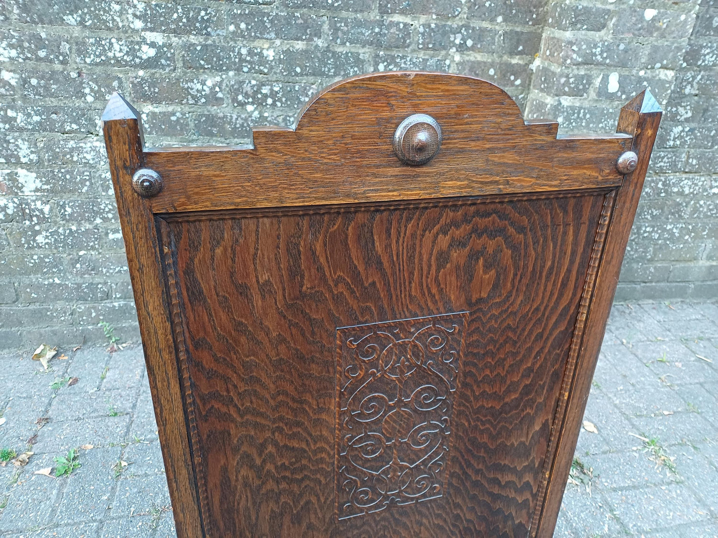 Antique Oak Arts and Crafts Firescreen with Decorative Carved Panel – Vintage Early 20th Century Fireplace Guard