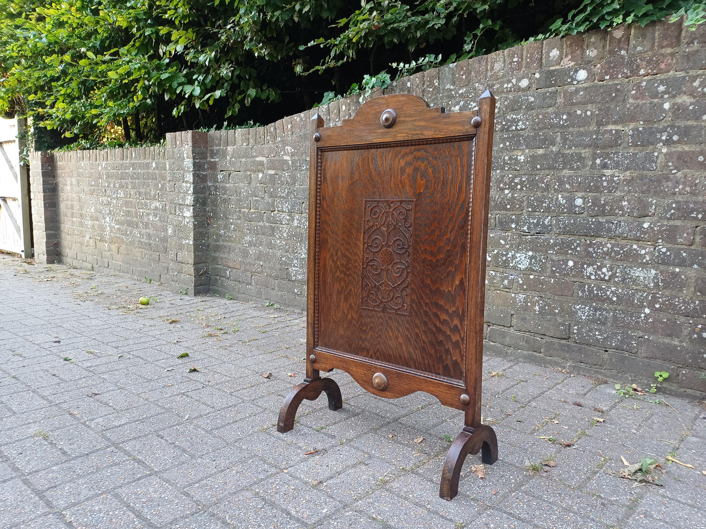 Antique Oak Arts and Crafts Firescreen with Decorative Carved Panel – Vintage Early 20th Century Fireplace Guard