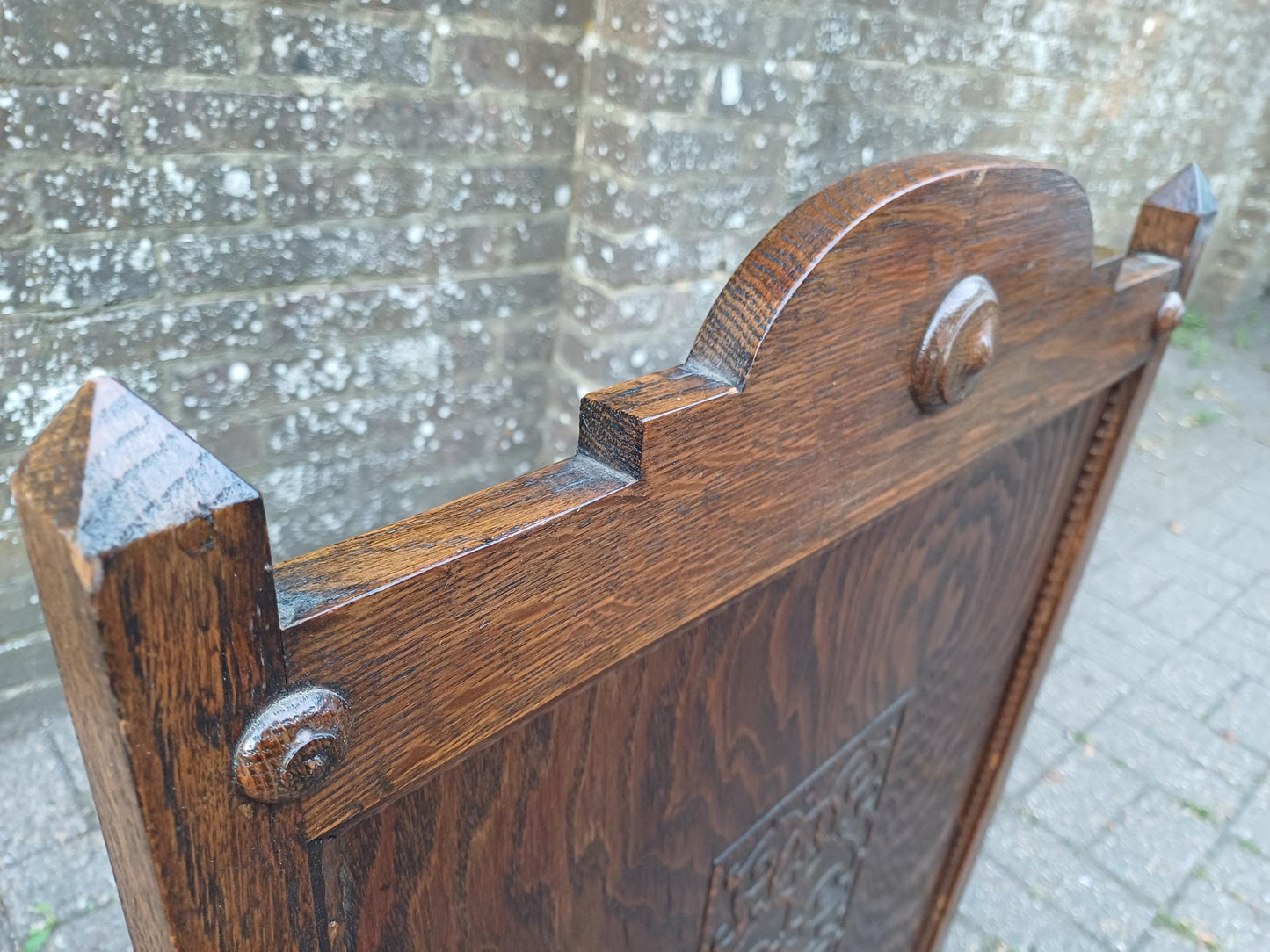 Antique Oak Arts and Crafts Firescreen with Decorative Carved Panel – Vintage Early 20th Century Fireplace Guard