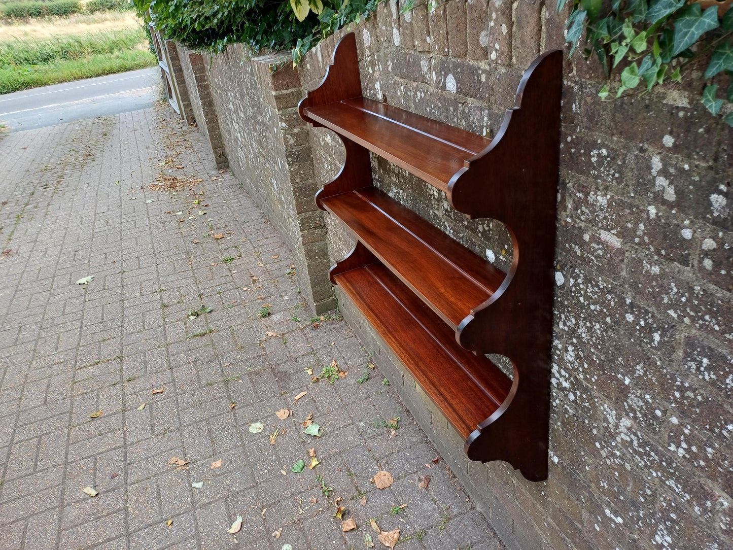 Antique Mahogany Wall Plate Rack Shelf – Mid 20th Century Solid Wood Display for Plates, China Collectibles Kitchen Living Room Bathroom