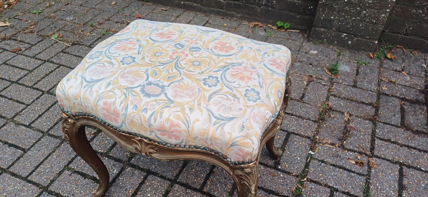 Vintage French Louis XV Style Dressing Stool – Gilt Carved Frame with Cabriole Legs and Tapestry Upholstery, Shabby Chic Vanity Seat c.1940s