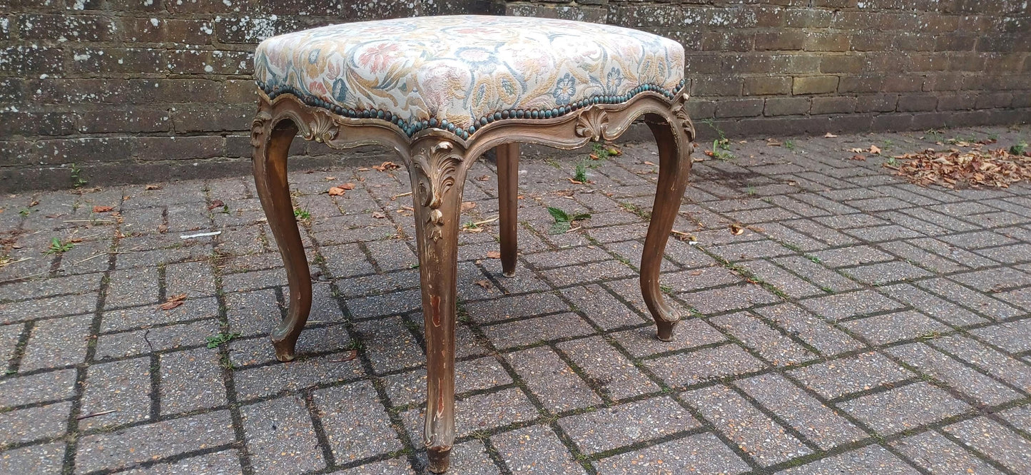 Vintage French Louis XV Style Dressing Stool – Gilt Carved Frame with Cabriole Legs and Tapestry Upholstery, Shabby Chic Vanity Seat c.1940s