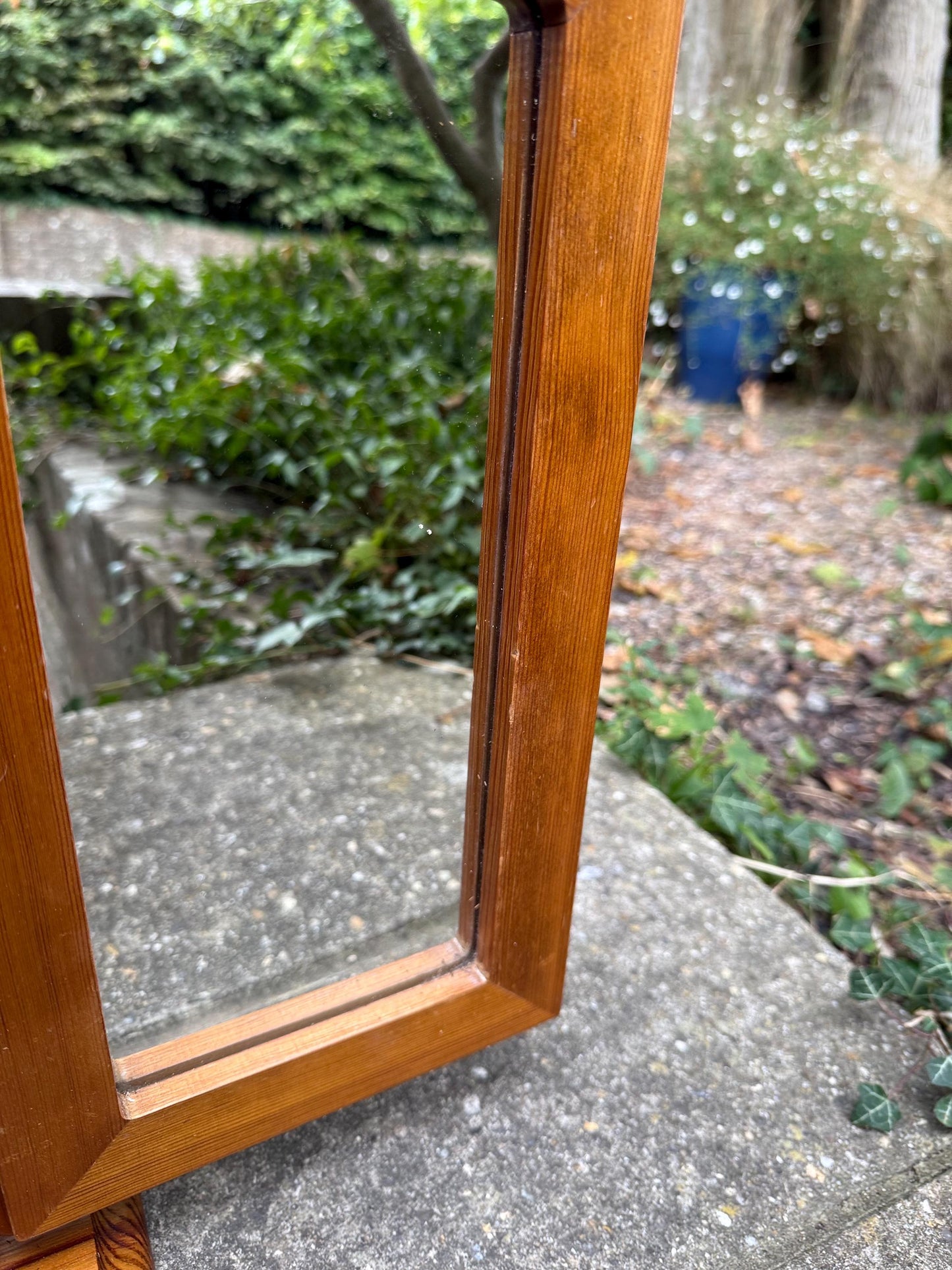 Vintage pine triple vanity mirror, rustic dressing table trifold mirror with arched centre and hinged side panels, 1980s pine mirror