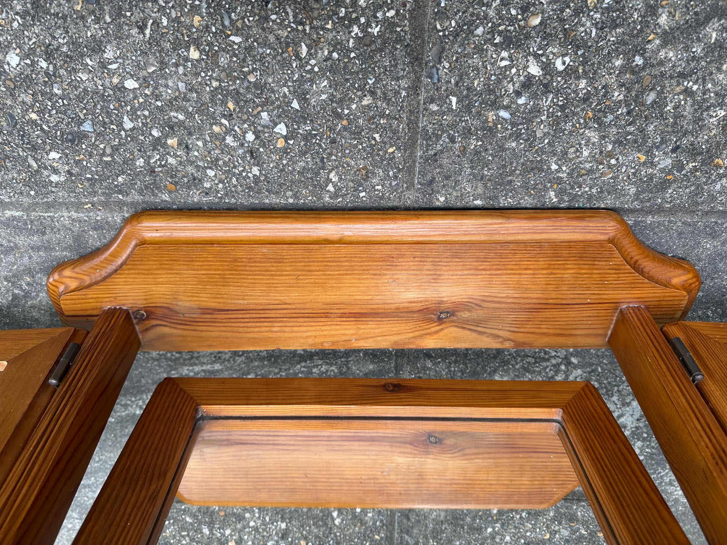 Vintage pine triple vanity mirror, rustic dressing table trifold mirror with arched centre and hinged side panels, 1980s pine mirror