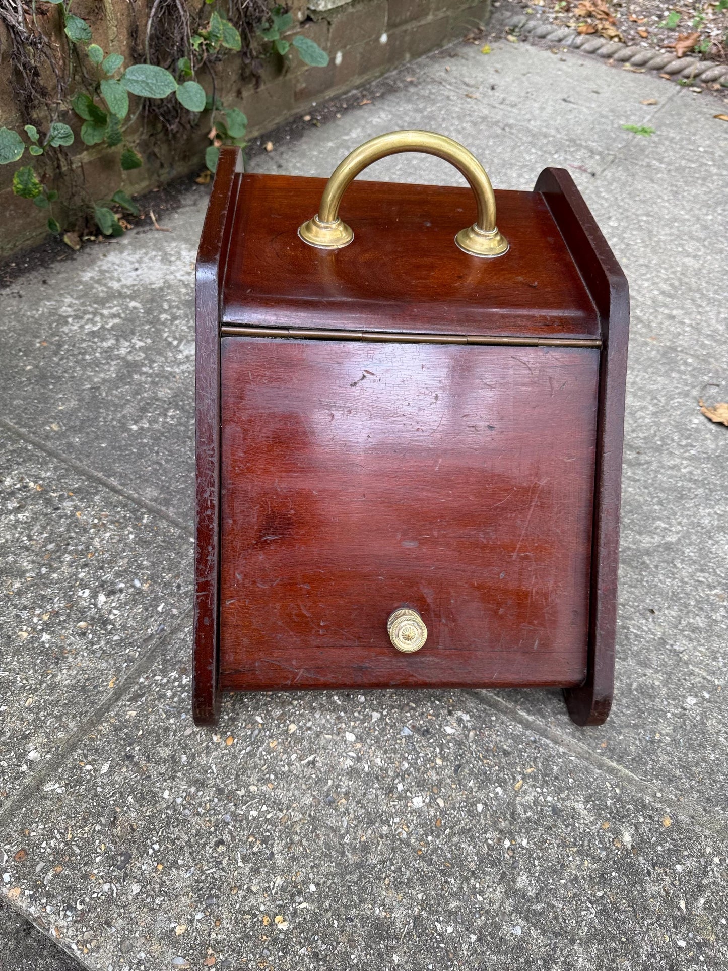 Vintage Wooden Coal Scuttle Bucket with Brass Handle – Early 1900s Fireside Box for Kindling/Logs/firelighters, fireside storage