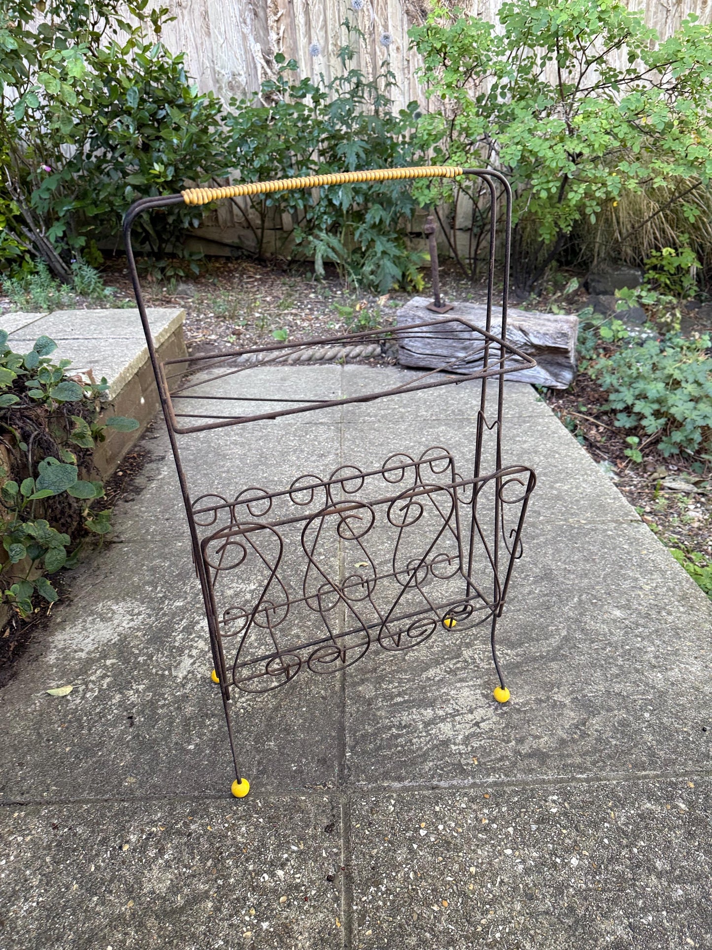 Vintage 1950s Wire Magazine Rack – Mid-Century Scrollwork Storage Stand with original Yellow Feet & Handle, vintage storage rack - towels?