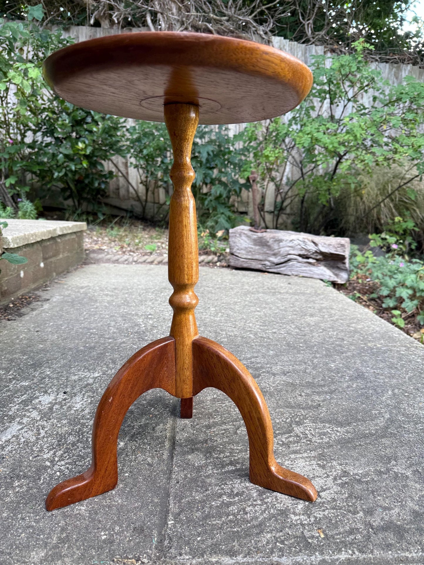 Charming Vintage Round Tripod Side Table – Solid Wood Occasional Table, Antique Style Plant Stand or Lamp Table, Wine Table