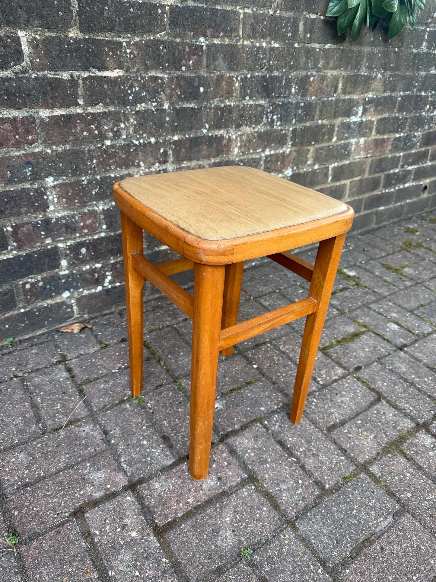 Vintage Retro Vinyl Top Wooden Stool – Retro 1960s 1970s Kitchen or Utility Seat, Wipe-Clean Square Padded Top, Compact Design, Retro stool