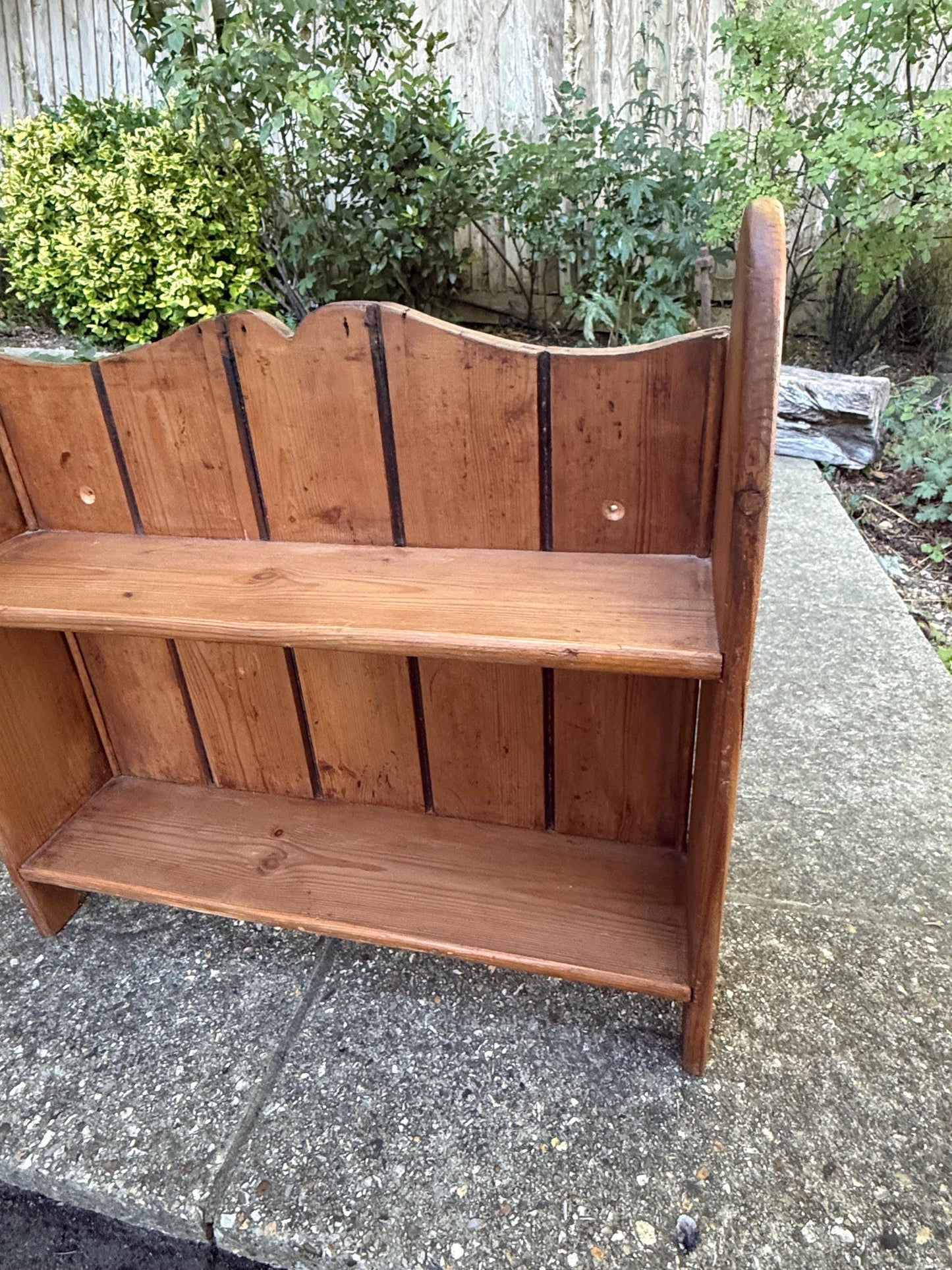 Vintage Rustic Pine Wall Shelf Unit – 2 Tier Wooden Display Storage, Scalloped Back, Country Farmhouse Cottagecore Kitchen Living Room Decor
