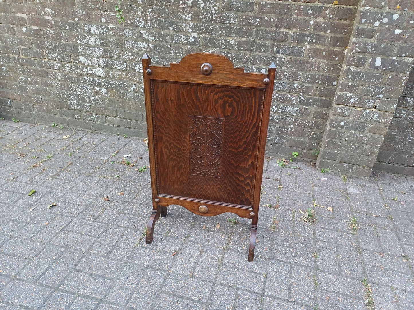 Antique Oak Arts and Crafts Firescreen with Decorative Carved Panel – Vintage Early 20th Century Fireplace Guard