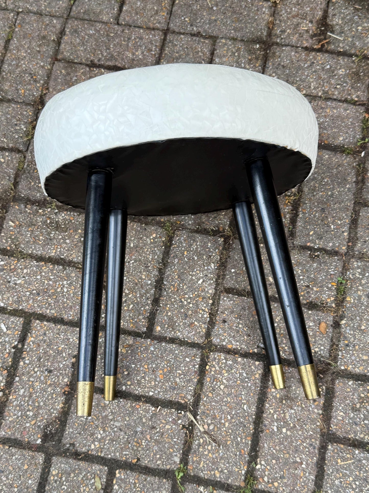 Vintage 1960s Mid Century Stool – White Vinyl Seat, Black Tapered Legs with Brass Caps – Retro Dressing Table Seat, vanity, vintage stool
