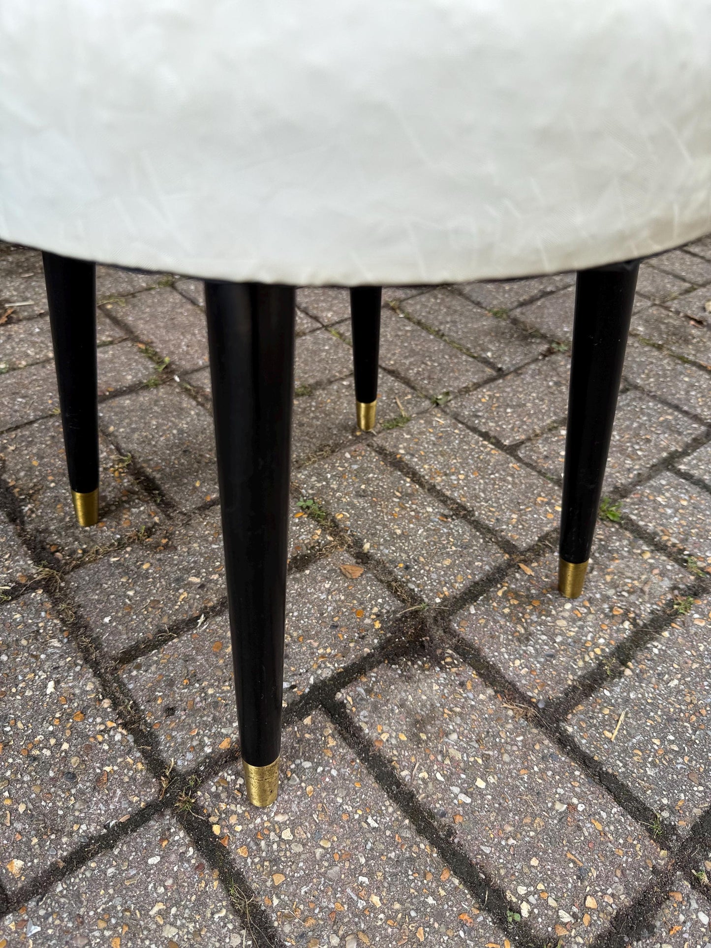 Vintage 1960s Mid Century Stool – White Vinyl Seat, Black Tapered Legs with Brass Caps – Retro Dressing Table Seat, vanity, vintage stool