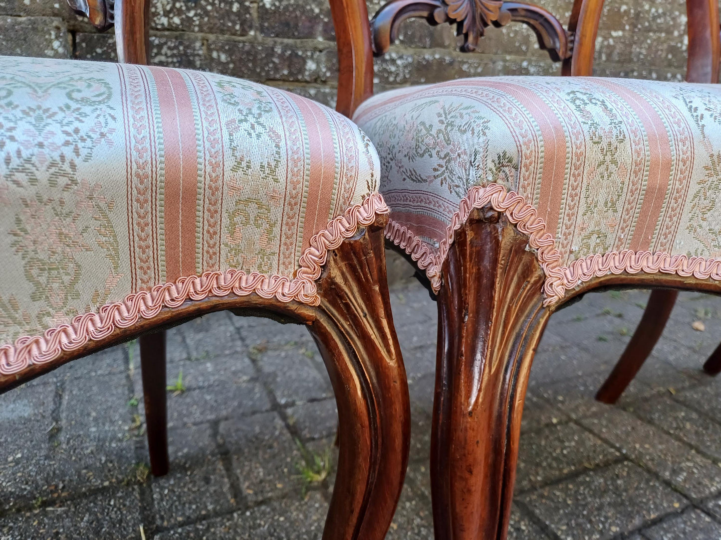 Set of 4 Antique Victorian Balloon Back Dining Chairs – Carved Rosewood with Cabriole Legs & Upholstered Seats c.1860 FREE HAND Delivery VGC