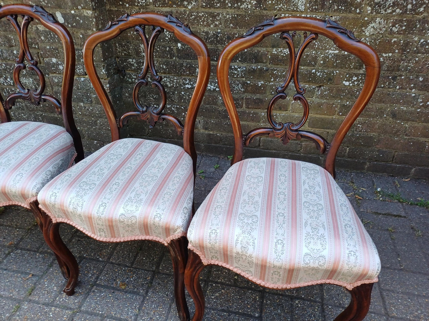 Set of 4 Antique Victorian Balloon Back Dining Chairs – Carved Rosewood with Cabriole Legs & Upholstered Seats c.1860 FREE HAND Delivery VGC