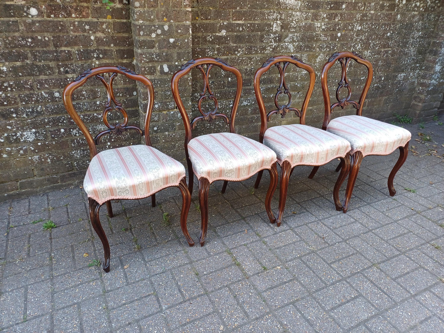 Set of 4 Antique Victorian Balloon Back Dining Chairs – Carved Rosewood with Cabriole Legs & Upholstered Seats c.1860 FREE HAND Delivery VGC