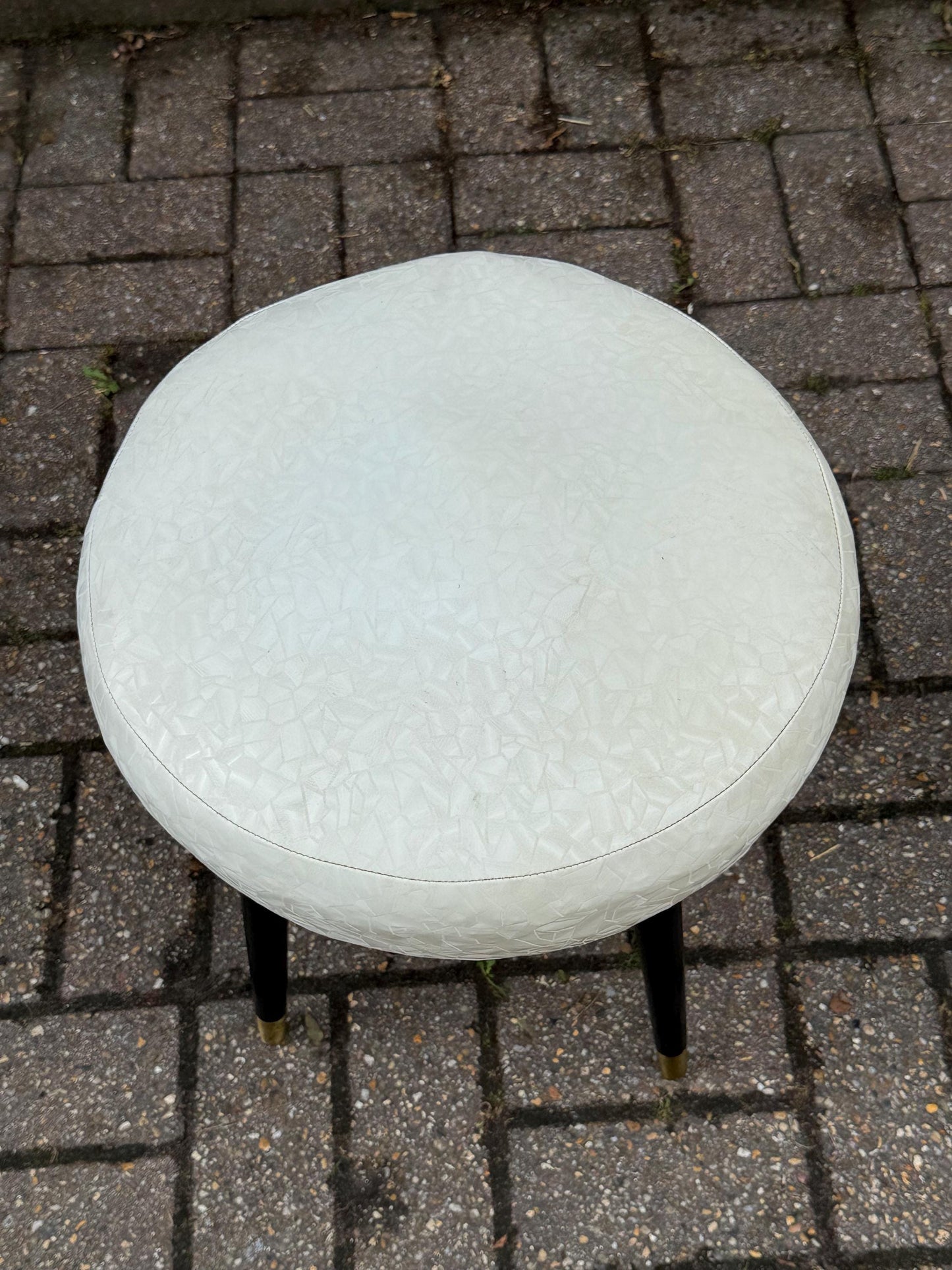 Vintage 1960s Mid Century Stool – White Vinyl Seat, Black Tapered Legs with Brass Caps – Retro Dressing Table Seat, vanity, vintage stool