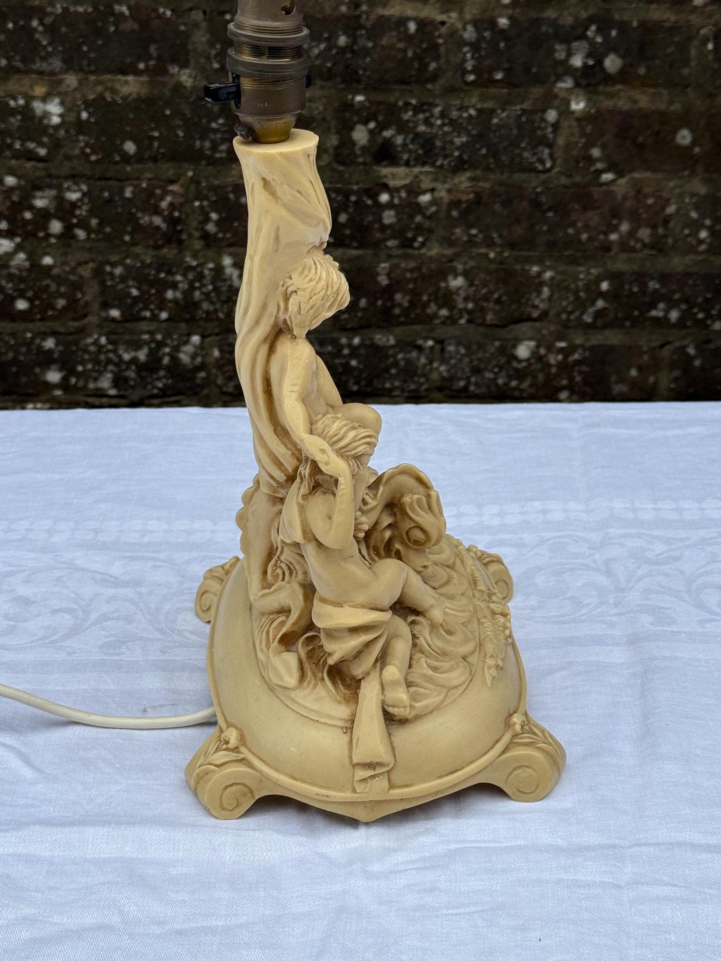 Vintage Resin Cherub Lamp, Baroque Rococo Putti Table Lamp Base with Ornate Detail, Classical Decorative Lighting - working and tested