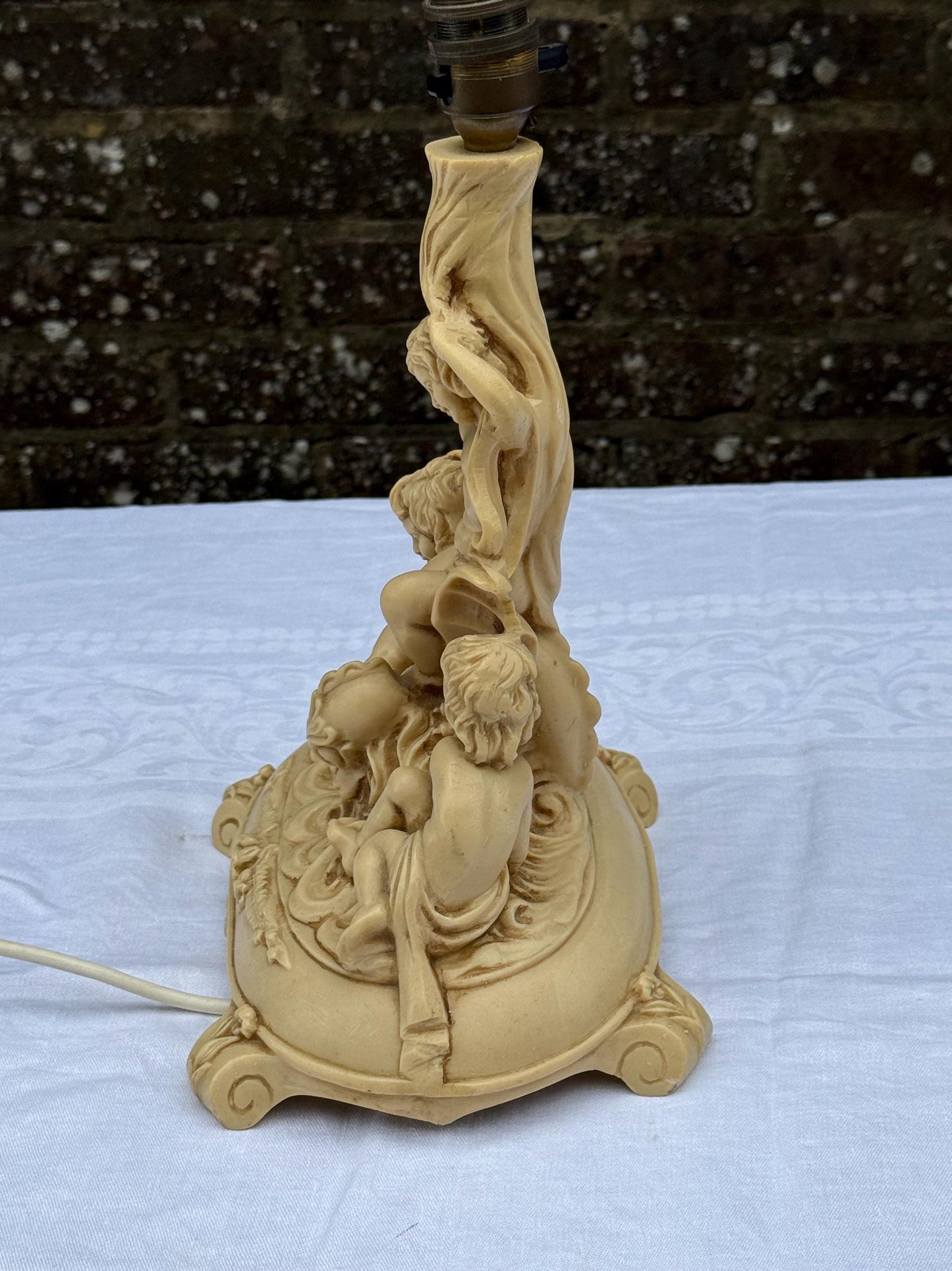 Vintage Resin Cherub Lamp, Baroque Rococo Putti Table Lamp Base with Ornate Detail, Classical Decorative Lighting - working and tested