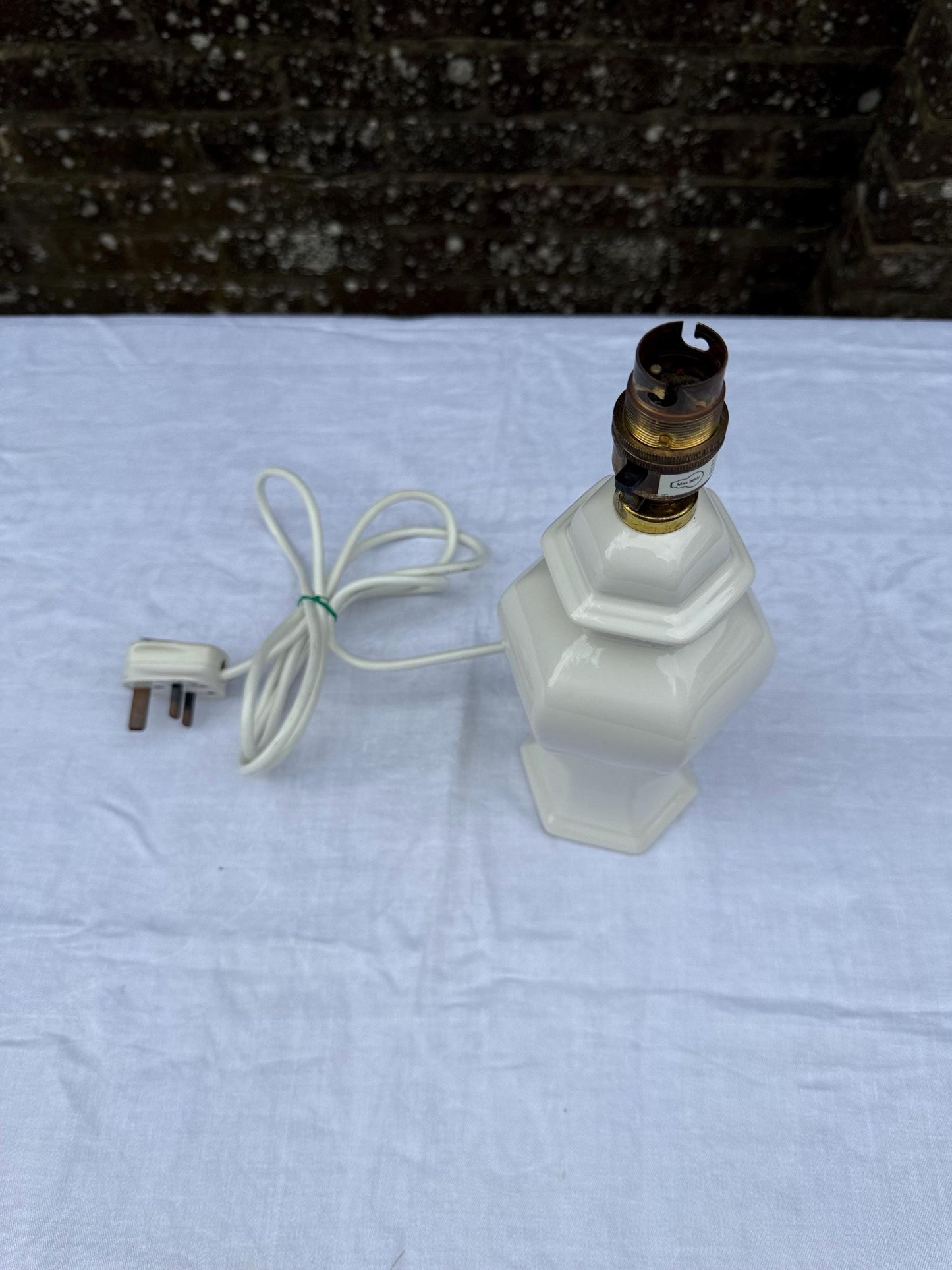 Vintage Goodson Lighting White Ceramic Lamp, 1980s White Hexagonal Table Lamp, British Retro Lighting Collectible - PAT tested and working