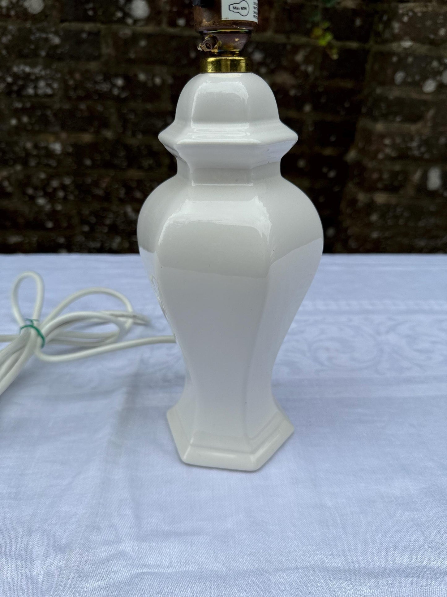 Vintage Goodson Lighting White Ceramic Lamp, 1980s White Hexagonal Table Lamp, British Retro Lighting Collectible - PAT tested and working