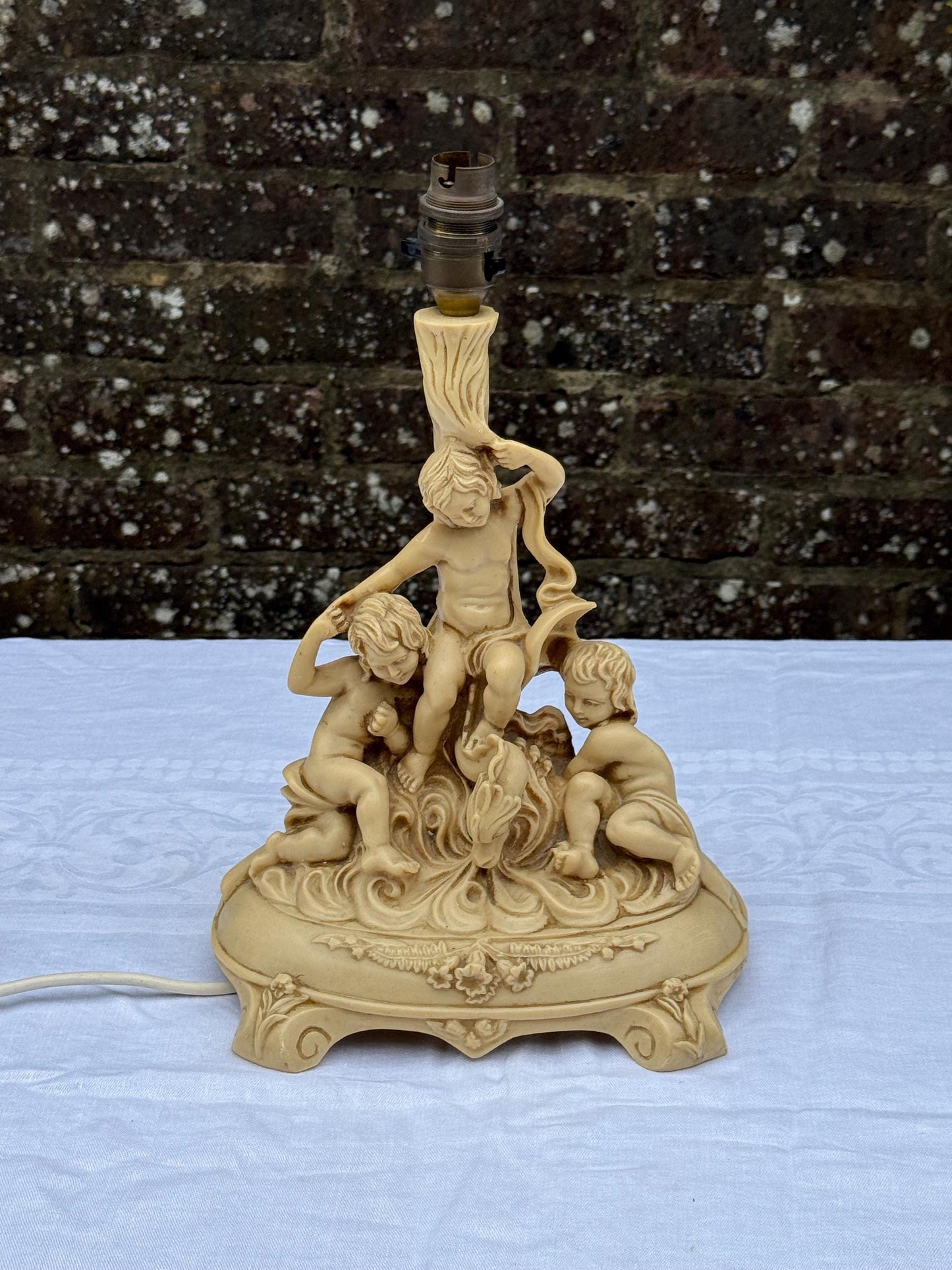 Vintage Resin Cherub Lamp, Baroque Rococo Putti Table Lamp Base with Ornate Detail, Classical Decorative Lighting - working and tested