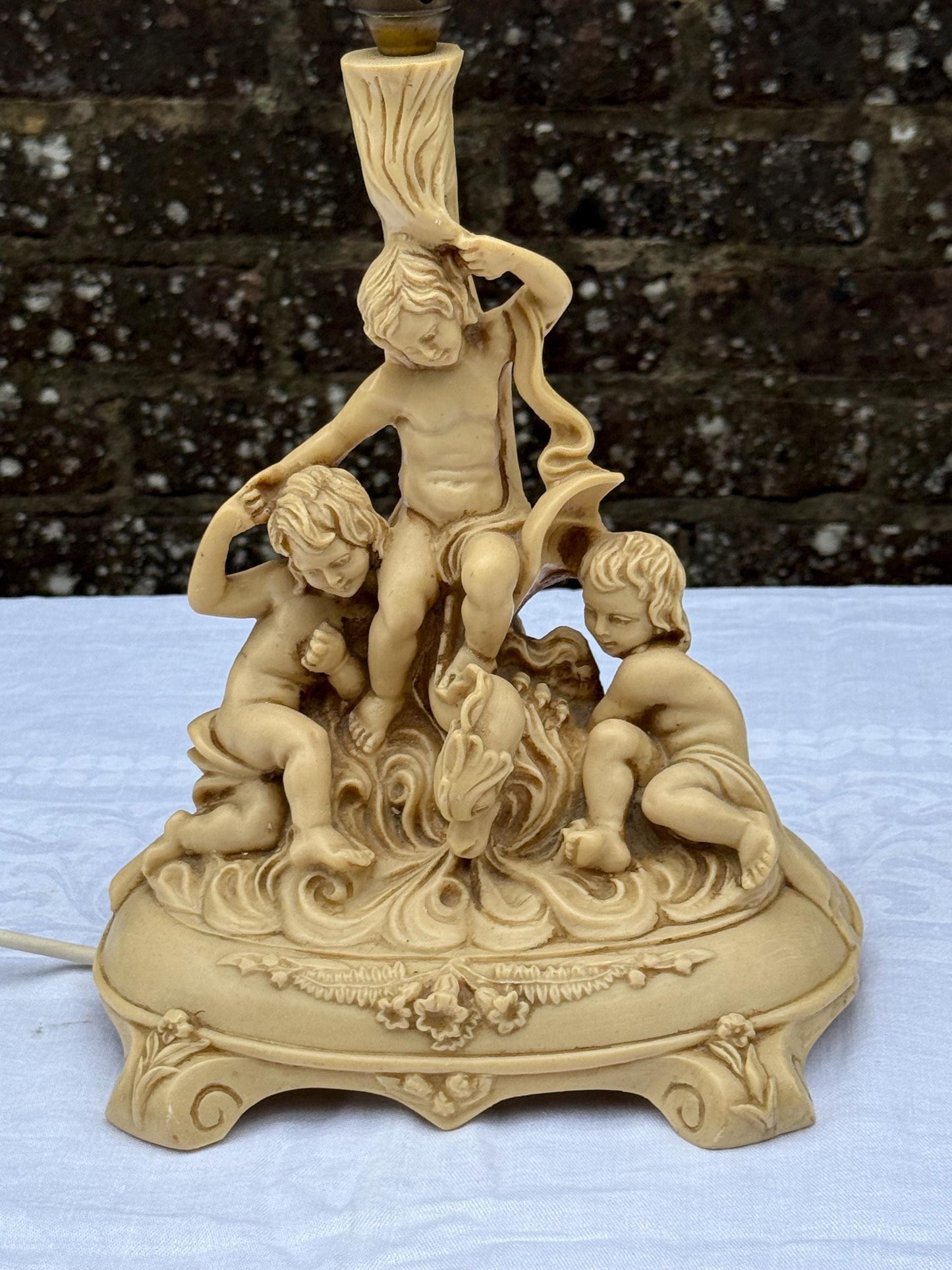 Vintage Resin Cherub Lamp, Baroque Rococo Putti Table Lamp Base with Ornate Detail, Classical Decorative Lighting - working and tested