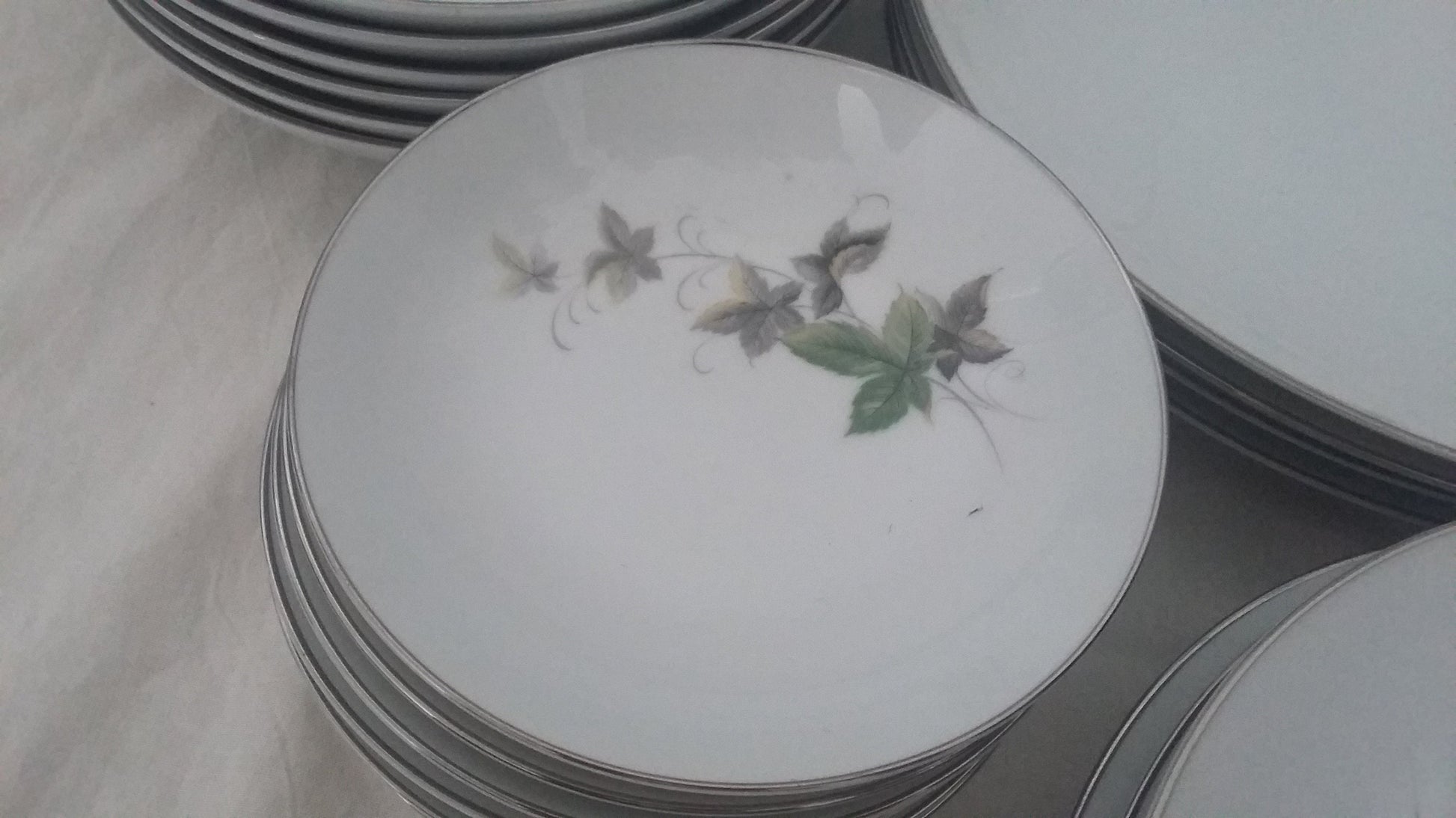 Quality Part Noritake Kerrie Dinner Service. Japan