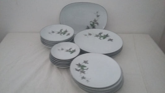 Quality Part Noritake Kerrie Dinner Service. Japan