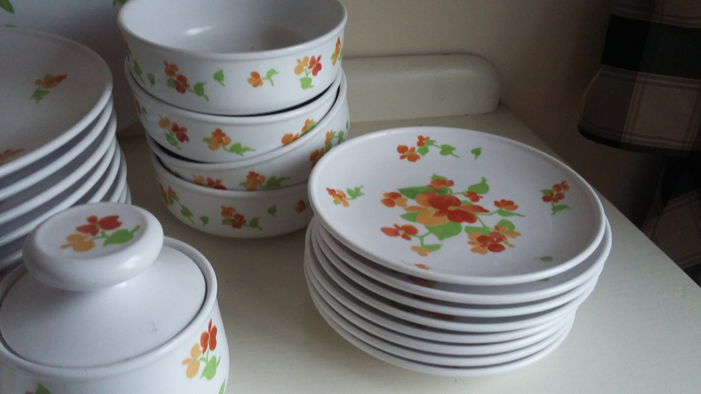 Noritake China Dinner Service ‘Happy Days’