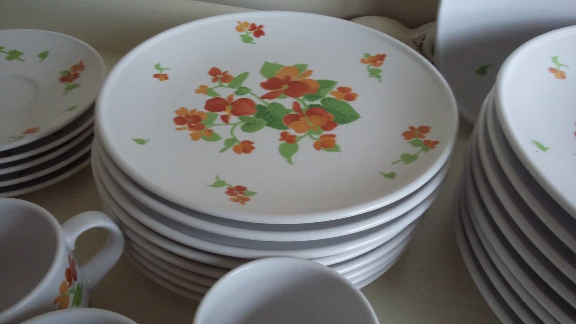 Noritake China Dinner Service ‘Happy Days’